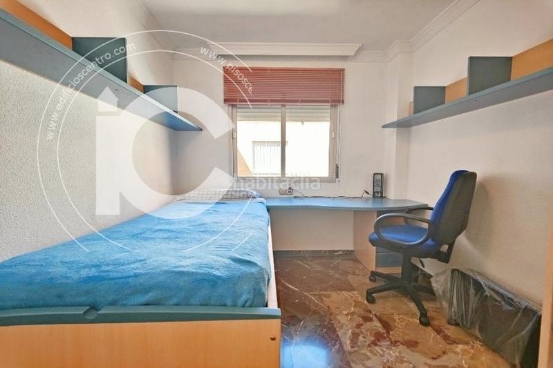 Foto 103fbe5d-7746-4561-b529-69819cc8c2d4. Rent penthouse with parking in Joaquina Eguaras Granada