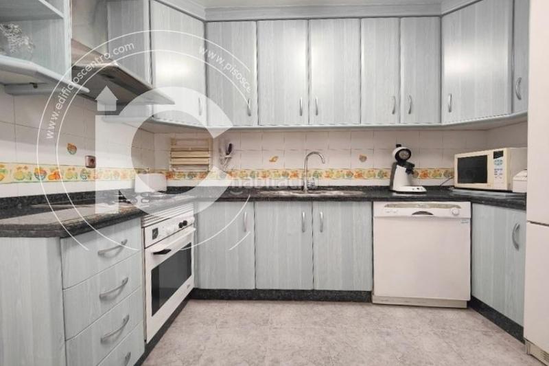 Foto 4482ef6a-0211-4651-87ab-5bf1086f1083. Rent penthouse with parking in Joaquina Eguaras Granada