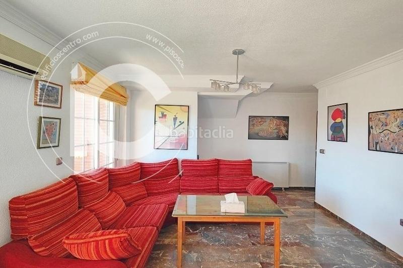 Foto 62f20905-1807-421c-92ee-70d114db0f3e. Rent penthouse with parking in Joaquina Eguaras Granada
