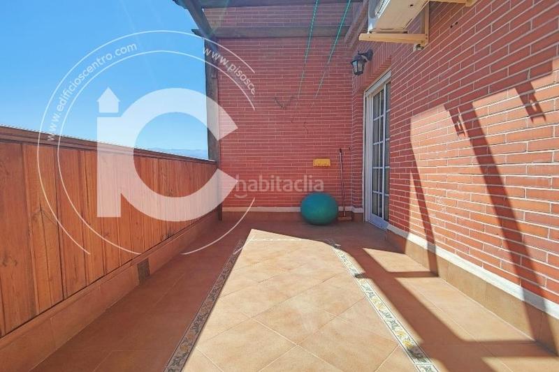 Foto 6a0473b3-cff4-4fbf-9bf8-63bf9899b03f. Rent penthouse with parking in Joaquina Eguaras Granada