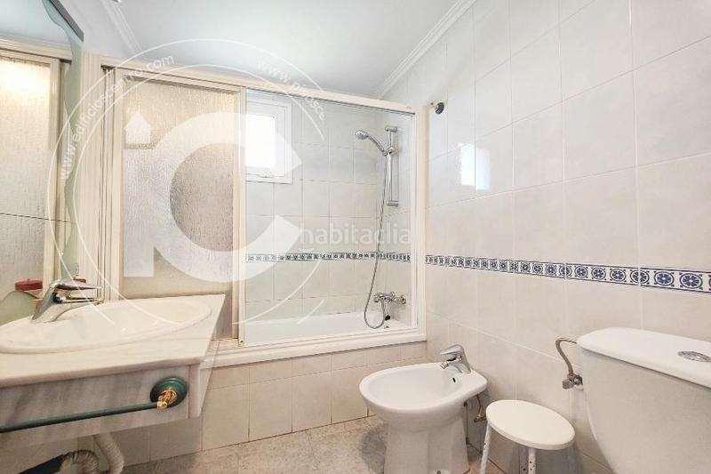 Foto 6cce1f70-5190-4623-b71f-393df93283b8. Rent penthouse with parking in Joaquina Eguaras Granada