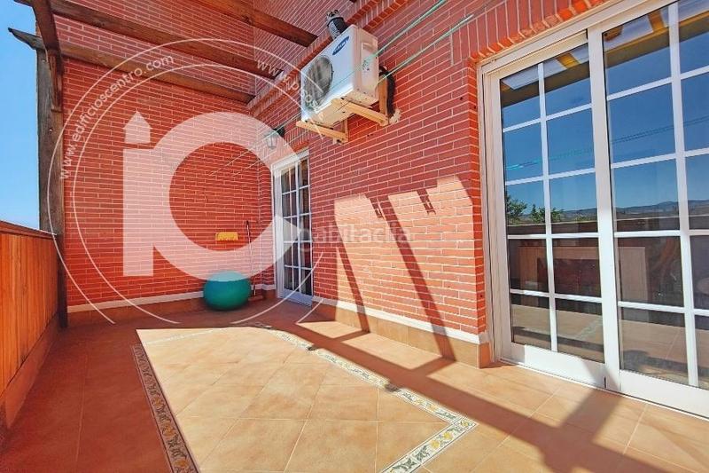 Foto 6d5ad7ae-2925-4903-8552-fe9ddde31c75. Rent penthouse with parking in Joaquina Eguaras Granada