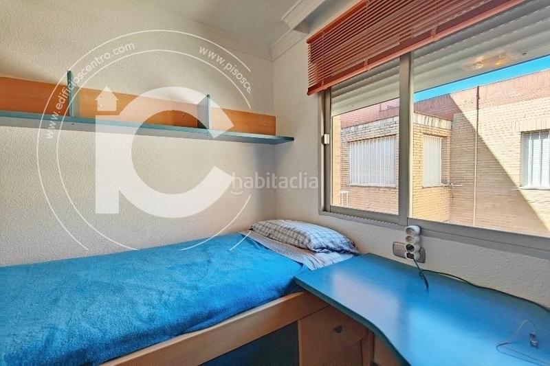 Foto 9f9fc262-a9f4-49b4-8962-e41400ec0192. Rent penthouse with parking in Joaquina Eguaras Granada