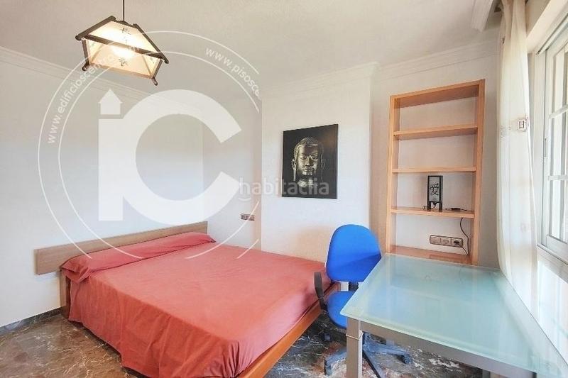 Foto a1d2f3e9-6dc8-4a7f-8eac-e94898b4820c. Rent penthouse with parking in Joaquina Eguaras Granada