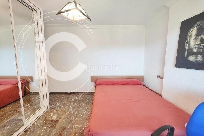 Foto b4708b66-8a9b-4003-b4eb-31e8f7c30e29. Rent penthouse with parking in Joaquina Eguaras Granada