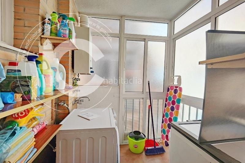 Foto d05a7a07-fdd0-4156-b1de-04108a036542. Rent penthouse with parking in Joaquina Eguaras Granada