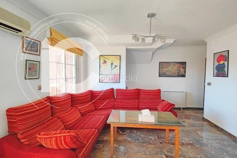 Foto dc7cd337-1b95-473b-ab7b-272bf3b2b5bc. Rent penthouse with parking in Joaquina Eguaras Granada