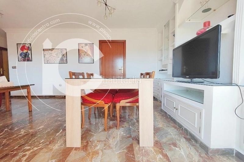 Foto e3e850fc-cb42-4420-a5cf-f0818d1cf434. Rent penthouse with parking in Joaquina Eguaras Granada