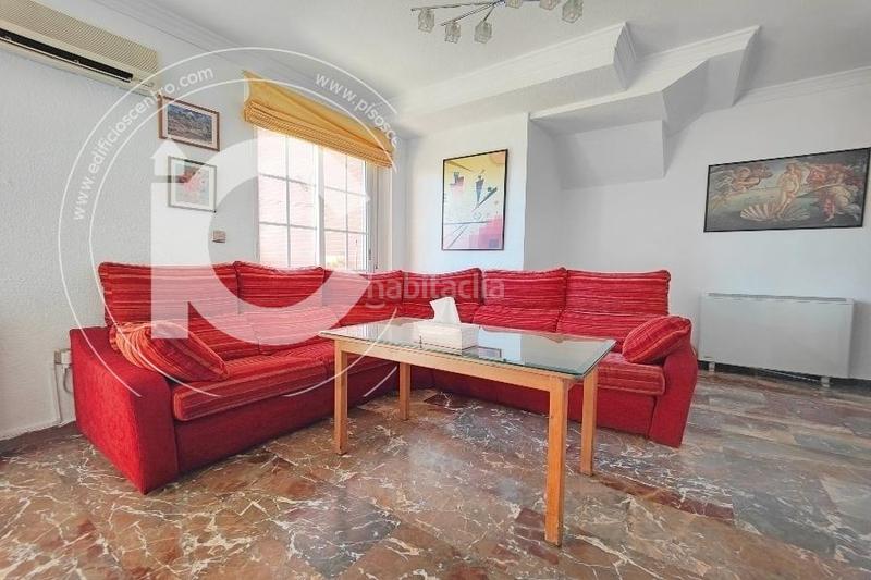 Foto edf99cd3-8c8d-49f0-a54d-158a0195442e. Rent penthouse with parking in Joaquina Eguaras Granada