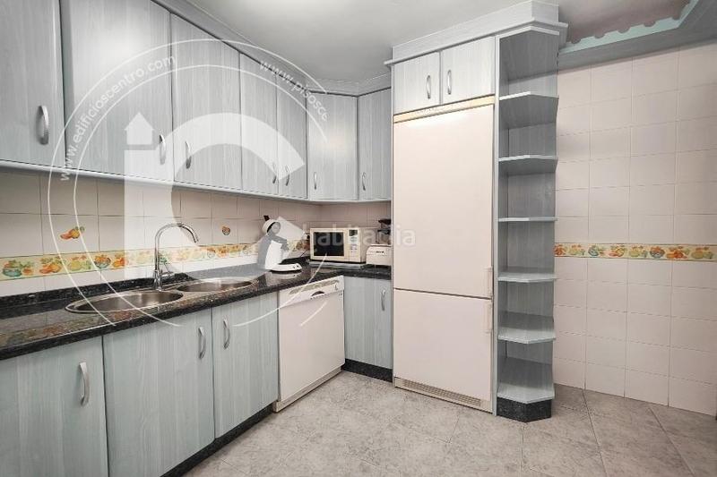 Foto fd4750b6-930b-4e97-a91a-bb2867dd8d0c. Rent penthouse with parking in Joaquina Eguaras Granada