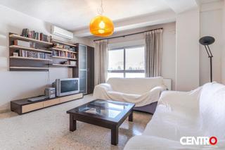 Appartement  Padre claret. Piso en granada con garaje y trastero. vpo
