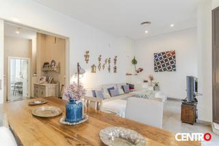 Casa  Bibarrambla. Casa con terraza y local comercial  junto a la catedral