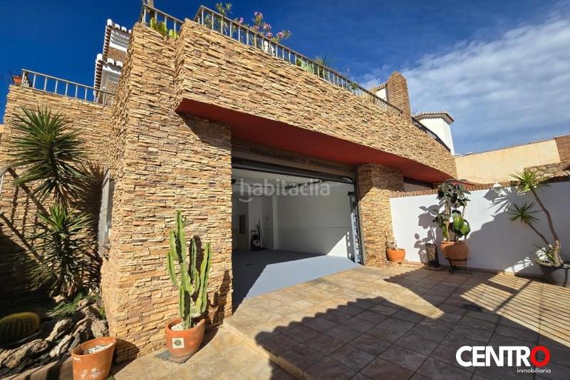 Foto f2e78ee3-121e-41a7-8874-5bea3e494897. Chalet  en Motril ciudad Motril