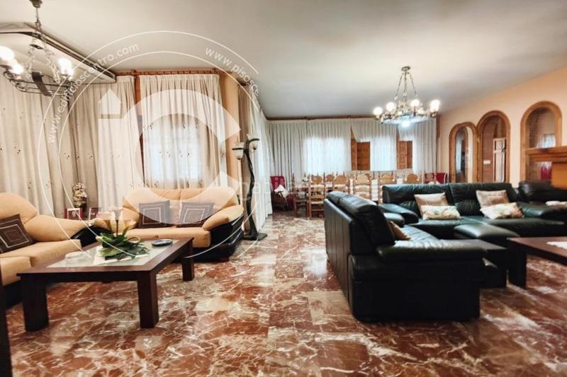 Foto a2042e02-f1a6-40db-8367-593bfa1af95a. Chalet  de lujo en granada en Belicena Vegas del Genil