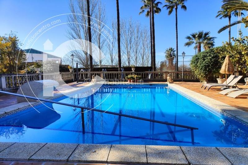 Foto babd1c5b-cfed-4f77-aaab-c15a909b8b59. Chalet  de lujo en granada en Belicena Vegas del Genil