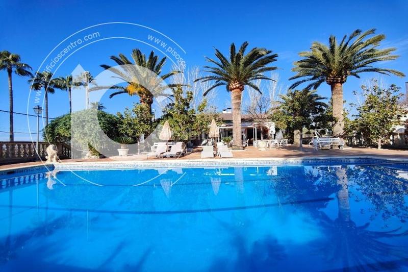 Foto c8c6cc4d-d2b7-49a7-a48f-ffed0173e314. Chalet  de lujo en granada en Belicena Vegas del Genil