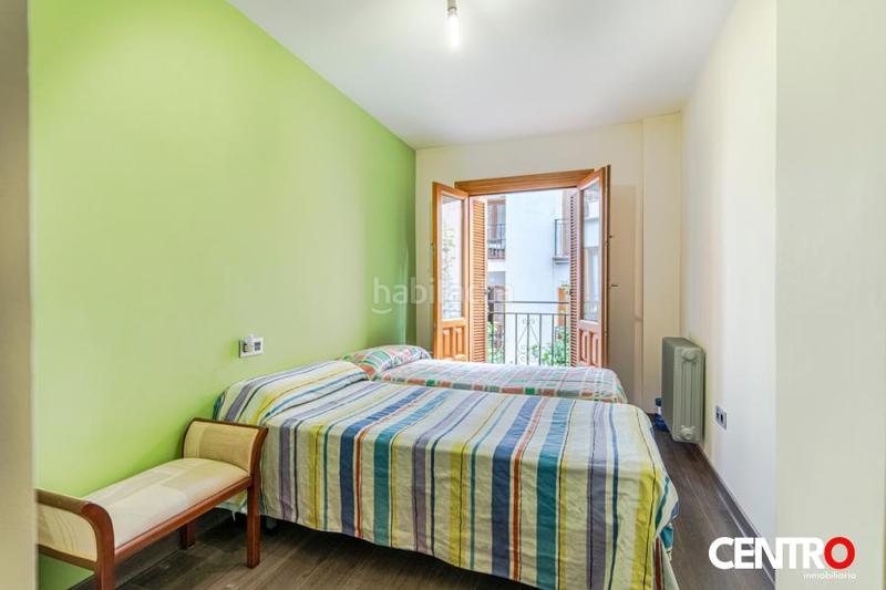 Foto 2c7d3e1f-6b04-4b04-99a3-ba355ca20100. Piso  junto a la plaza isabel la católica en San Matías - Realejo Granada