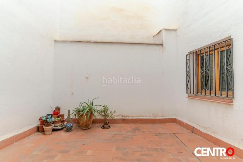 Foto 794bb95d-0df0-4f36-ab2b-5664cdfc1e2e. Piso  junto a la plaza isabel la católica en San Matías - Realejo Granada