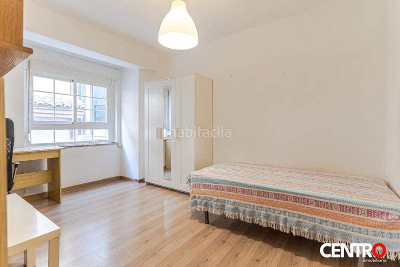 Foto 08aa3f85-d982-47d3-a513-143258700097. Piso  junto a puerta real en Centro - Sagrario Granada