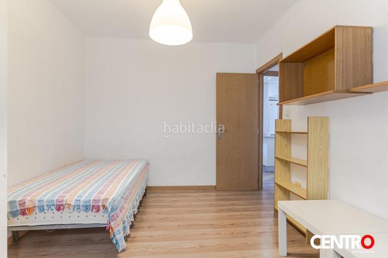 Foto 4c90470e-e3eb-4526-b948-2711b2558723. Piso  junto a puerta real en Centro - Sagrario Granada