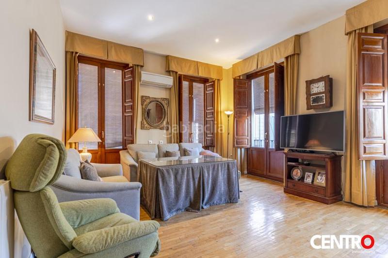 Foto cfeadcf6-31d5-4d51-ab92-83623045f85f. Piso  en bibarrambla centro en Centro - Sagrario Granada