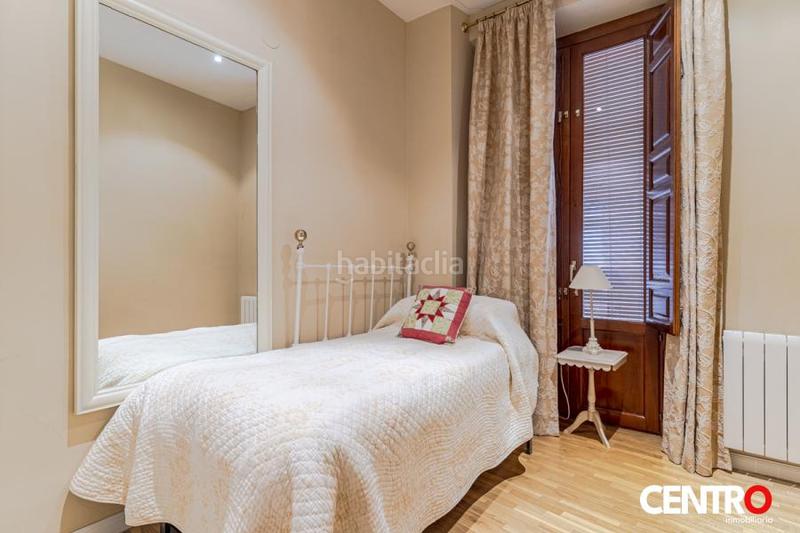 Foto e2f7684b-6043-4dc8-8543-8c59188aed4e. Piso  en bibarrambla centro en Centro - Sagrario Granada