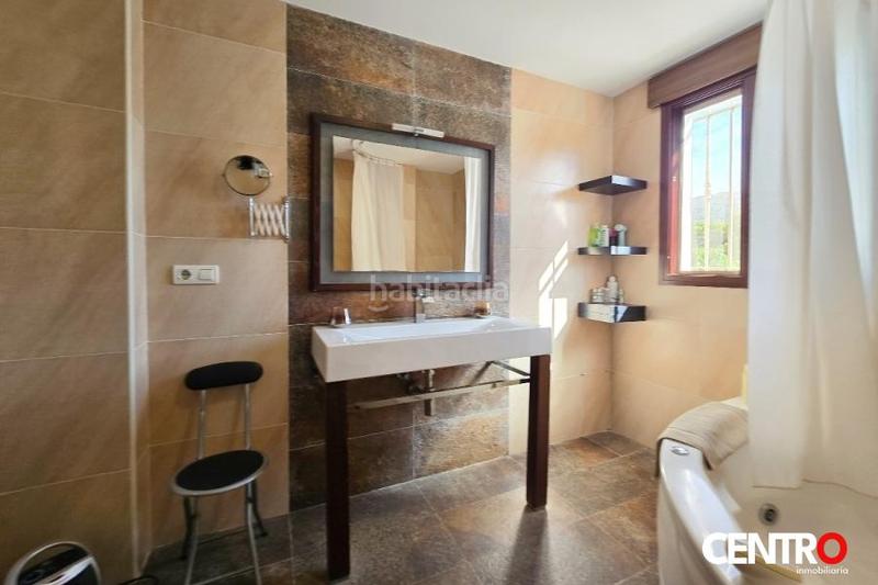 Foto 3531dbd4-be45-4dad-bd0d-f43bc4c99b15. Chalet con parcheggio piscina in Motril ciudad Motril