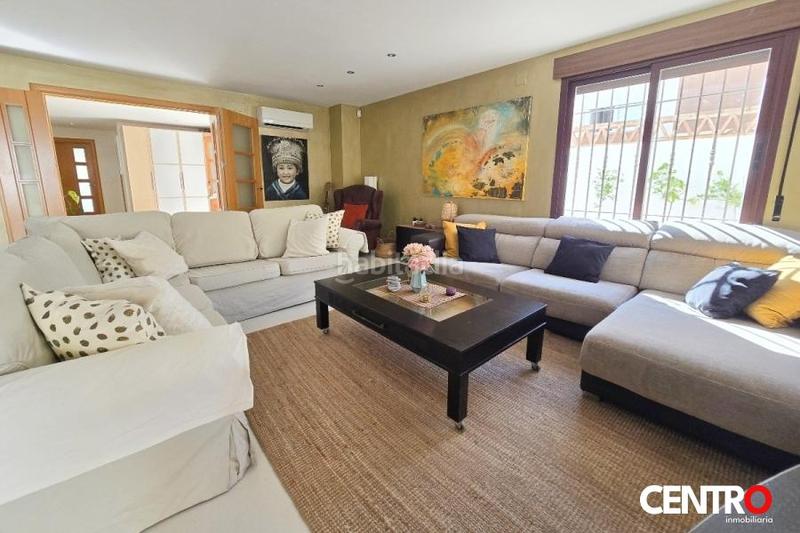 Foto 3ec73a9a-4bcf-4a97-ae6e-dbe9283ffc20. Chalet con parcheggio piscina in Motril ciudad Motril