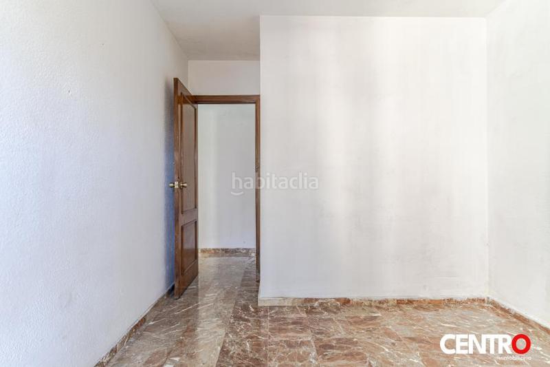 Foto cf4ddcfe-fe79-45d5-8209-73d85e552a18. Piso  en venta en las perlas de en Plaza de Toros Granada