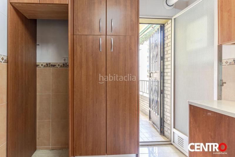 Foto 5ac0bc0d-151f-495c-80f5-d83135940951. Piso  en venta en las perlas de en Plaza de Toros Granada