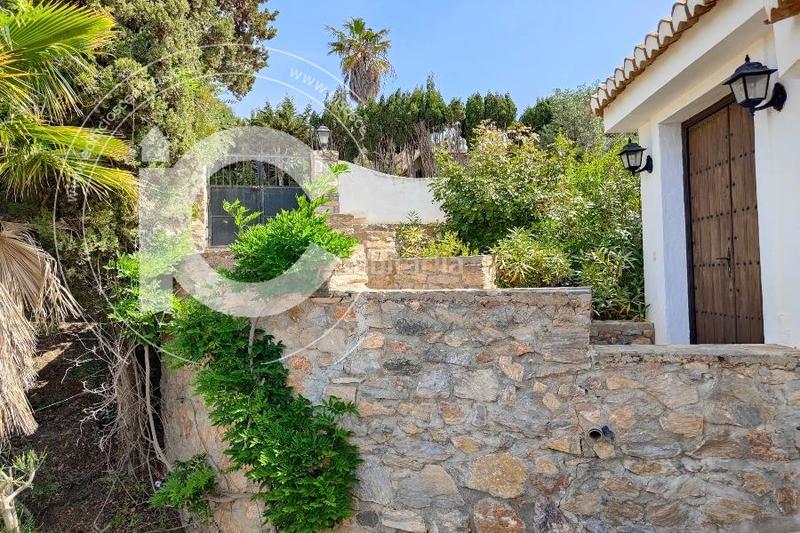 Foto 6079ce29-ef90-4b53-8415-cf6220a90b16. Chalet con parcheggio piscina in Punta La Mona Almuñécar