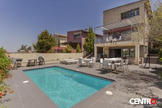 Chalet  Colinas bermejas. Chalet en barrio de monachil