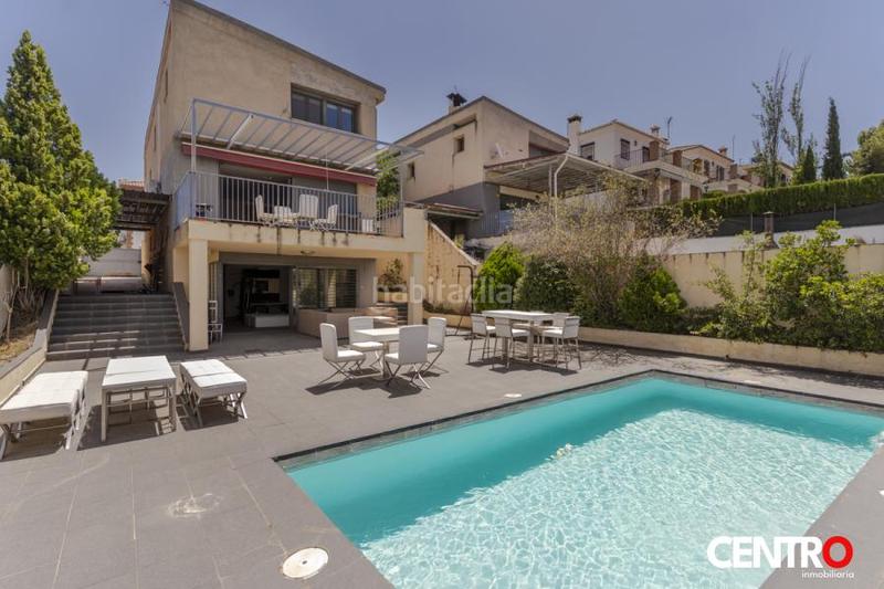 Foto f20f4f55-315f-4767-a2e2-45ab7c1f67a7. Chalet avec parking piscine dans Barrio de la Vega Monachil