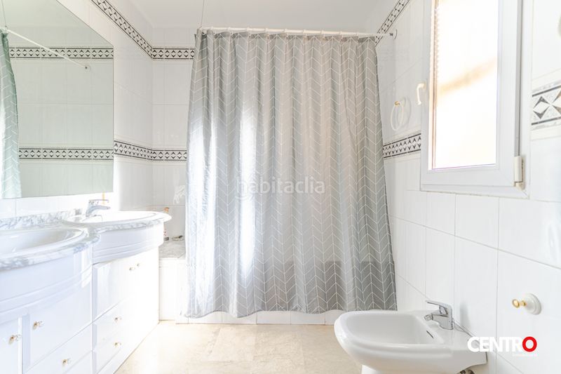 Foto 3fff72e9-11b9-49e6-b004-51c54ab0d346. Xalet amb calefacció aparcament piscina a Padul