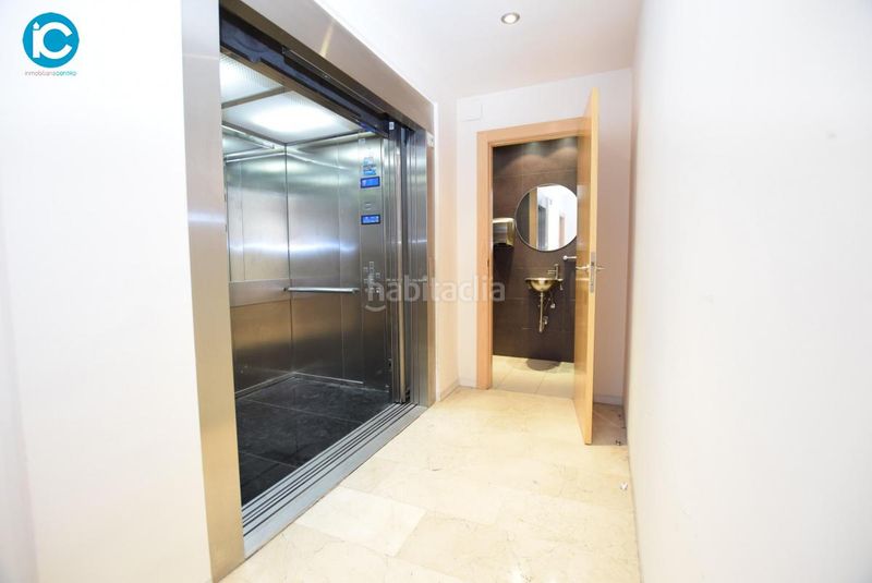 Foto c60a9c92-a3f4-472b-8896-b01b1d916464. Edificio  centro en Centro - Sagrario Granada