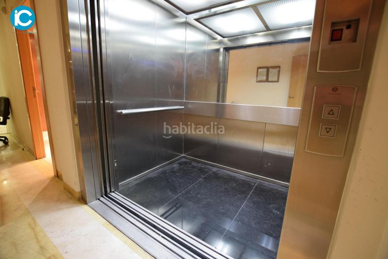 Foto c72b6716-8d0e-4e43-a25a-9aeba5160514. Edificio  centro en Centro - Sagrario Granada