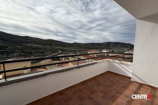 Àtic  Calle camino viejo de güéjar. Ático en cenes con piscina y gimnasio