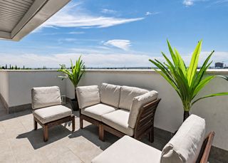 Attico in Calle tomás y valiente 2. Piso con terraza de 24 m2