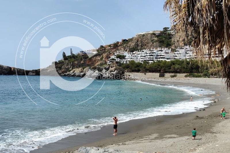 Foto 5cf01c6a-1361-4620-99b9-cdbfa7dd5ca0. Xalet amb aparcament piscina a Punta La Mona Almuñécar