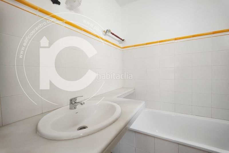 Foto ccb8d9f7-931d-47c9-988c-5e682061384a. Xalet amb aparcament piscina a Punta La Mona Almuñécar