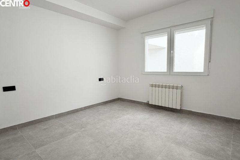 Foto fe14dd92-d6e7-44f7-b58b-23f3b5de2b2a. Pis amb calefacció aparcament piscina a Altos de la Zubia Zubia (La)