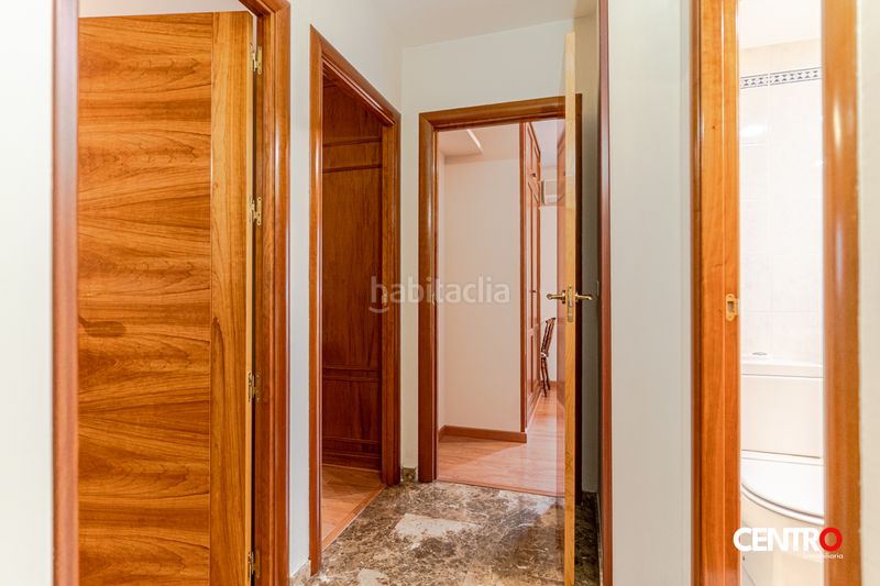 Foto 54e48325-3544-48d3-8a8d-a4b35914943e. Pis amb calefacció aparcament a Barrio de Zaidín Granada