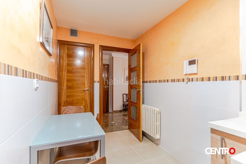 Foto b4b162aa-8092-4f0b-bc71-73232fa3f0eb. Pis amb calefacció aparcament a Barrio de Zaidín Granada