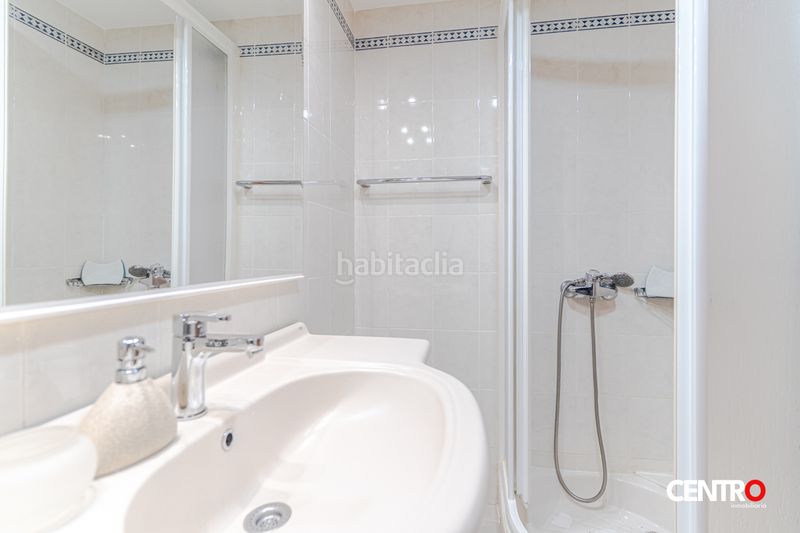 Foto f119fec2-77b9-4ff2-9fa8-b0d3c8eaf506. Pis amb calefacció aparcament a Barrio de Zaidín Granada