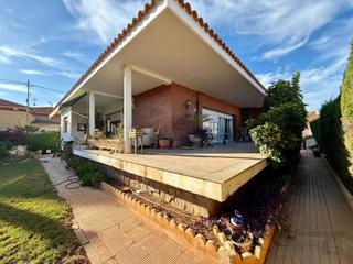 Chalet  N/a. Espectacular chalet con jardín