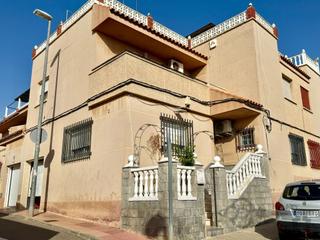 Casa  N/a. Estupendo dúplex en barrio peral