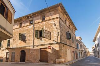 Country house  Carrer de sant miquel. Casa de origen en llucmajor, mallorca.