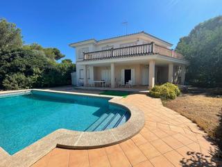 Chalet in Son Verí. Magnífica villa con vistas al mar en son veri, mallorca.
