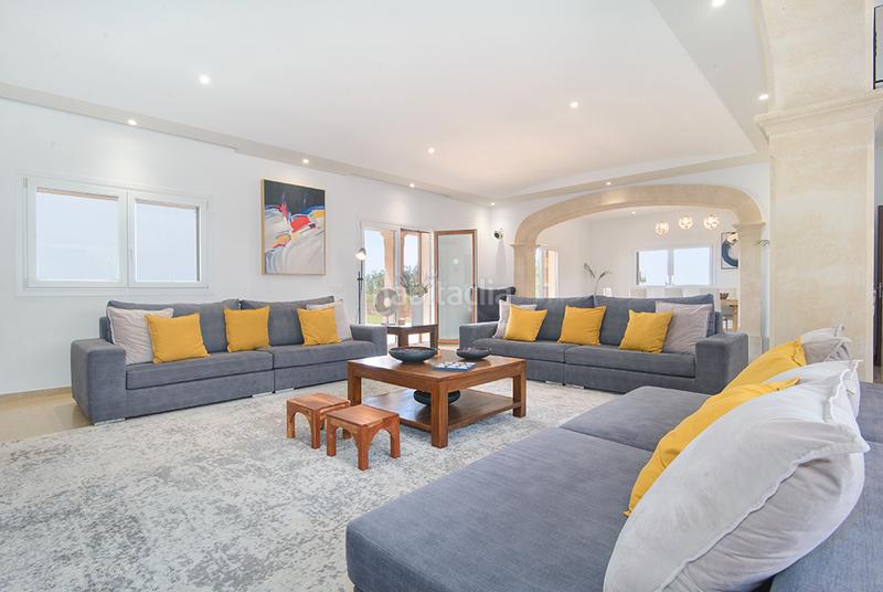 Foto 3f1bc23d-e487-41c1-b129-74d3a7fb363d. Mas avec cheminée chauffage parking piscine dans Llucmajor interior Llucmajor