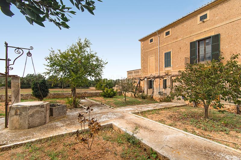 Foto ba2a398f-04e3-4708-8e98-677d628171e1. Bauernhof mit kamin in Sant Joan